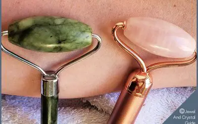 5 Ways Jade Rollers Are Different Than Rose Quartz Rollers & When To Use Each One